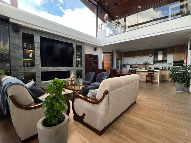 Casa de 4 alcobas en venta en El Porvenir, Rionegro, 320 m² · foto 3 de 15