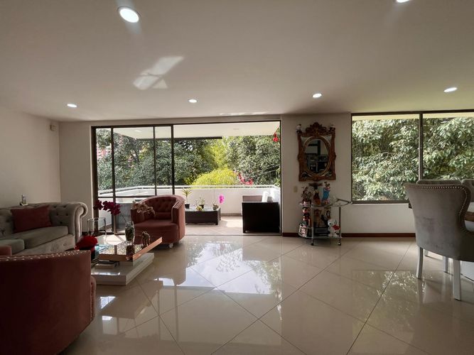Casa de 4 alcobas en venta en Loma Del Chocho, Envigado, 280 m² · foto 2 de 20
