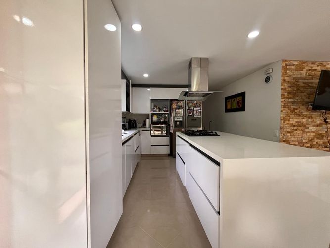 Casa de 4 alcobas en venta en Loma Del Chocho, Envigado, 280 m² · foto 7 de 20