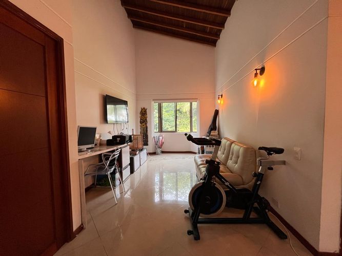 Casa de 4 alcobas en venta en Loma Del Chocho, Envigado, 280 m² · foto 8 de 20