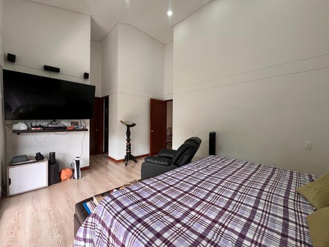 Casa de 4 alcobas en venta en Loma Del Chocho, Envigado, 280 m² · foto 17 de 20