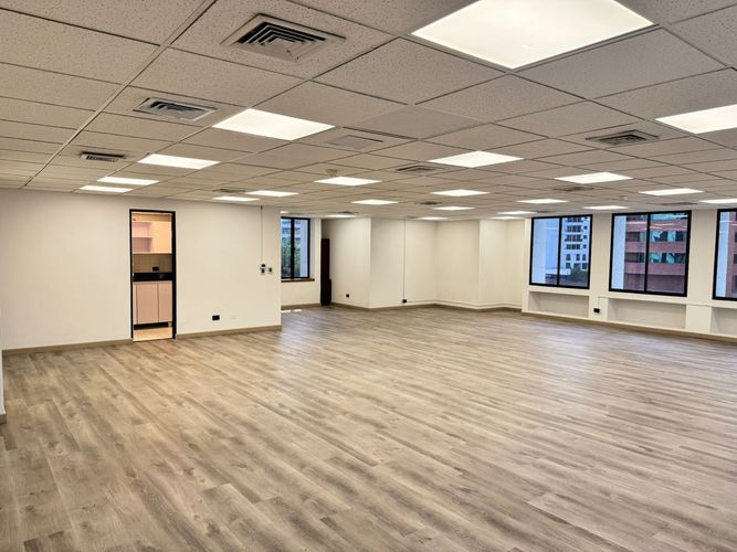 Oficina en arriendo en El Poblado, Medellín, 130 m² · foto 3 de 12