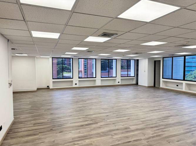 Oficina en arriendo en El Poblado, Medellín, 130 m² · foto 6 de 12