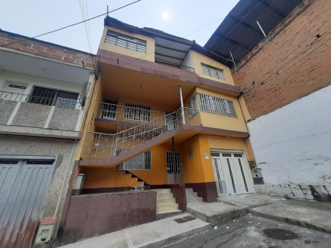 Casa de 5 alcobas en venta en La Mansión, Medellín, 123 m² · foto 2 de 22