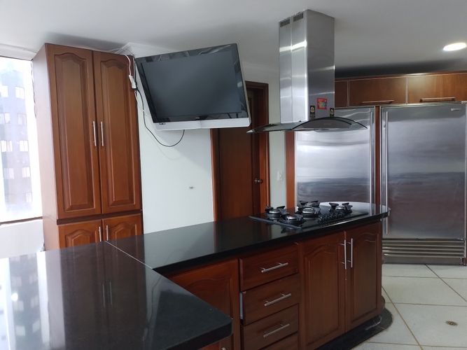 Apartamento de 4 alcobas en arriendo en El Poblado, Medellín, 468 m² · foto 4 de 19