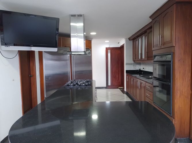 Apartamento de 4 alcobas en arriendo en El Poblado, Medellín, 468 m² · foto 6 de 19