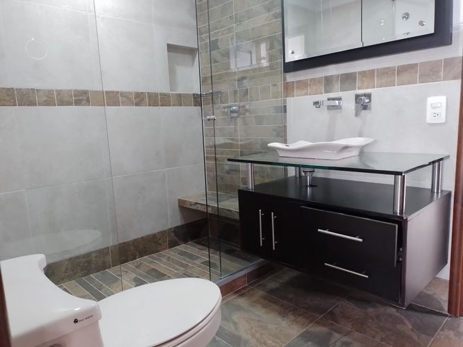Apartamento de 4 alcobas en arriendo en El Poblado, Medellín, 468 m² · foto 18 de 19