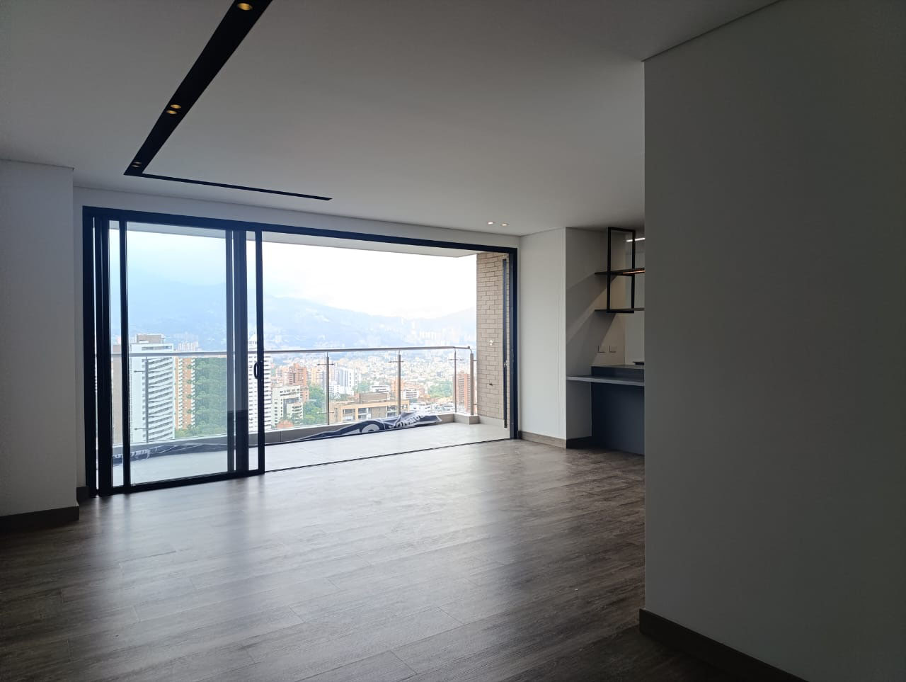 Apartamento en arriendo en El Poblado, Medellín · foto 2 de 19
