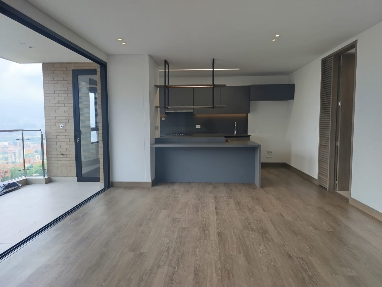 Apartamento en arriendo en El Poblado, Medellín · foto 5 de 19