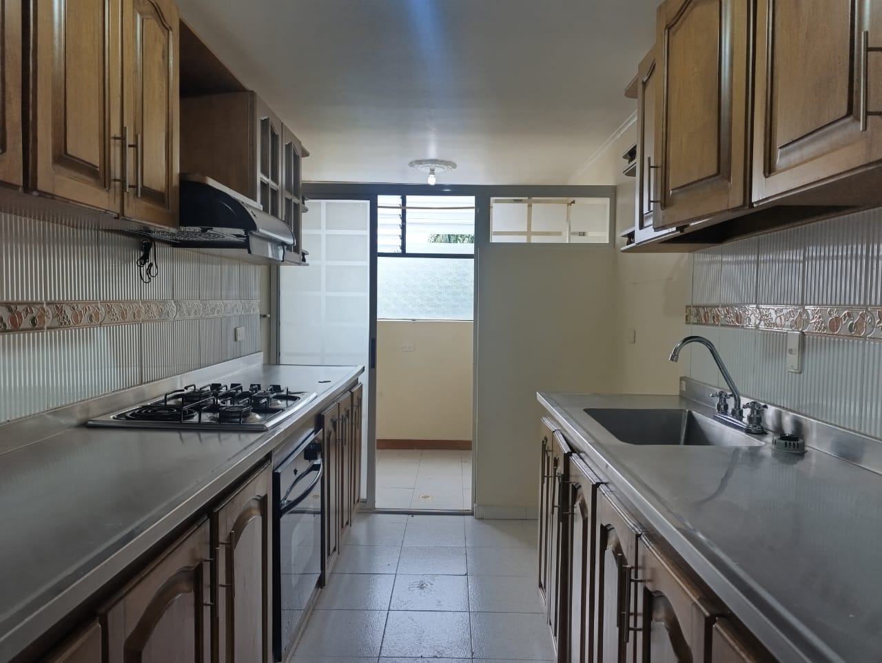 Apartamento en arriendo en El Poblado, Medellín · foto 3 de 16