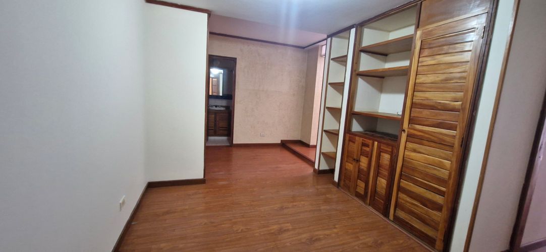 Apartamento de 4 alcobas en venta en Cedritos, Bogotá, 220 m² · foto 8 de 17