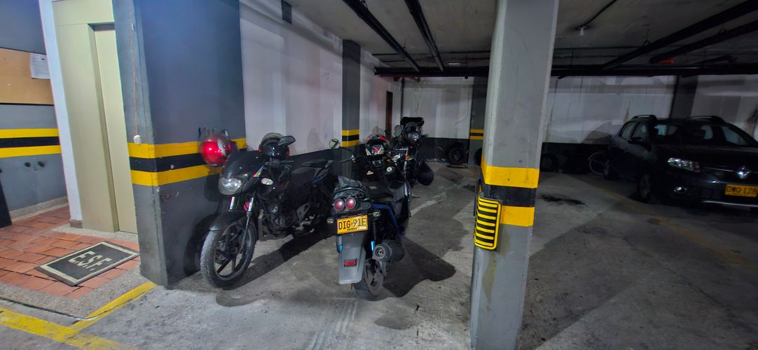 Apartamento de 4 alcobas en venta en Cedritos, Bogotá, 220 m² · foto 17 de 17