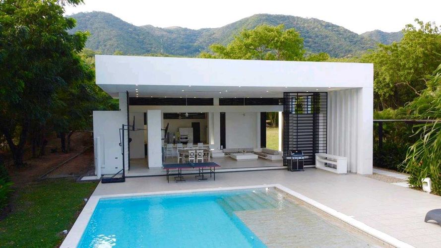 Casa de 5 alcobas en venta en Miraflores, Girardot, 518 m² · foto 2 de 23
