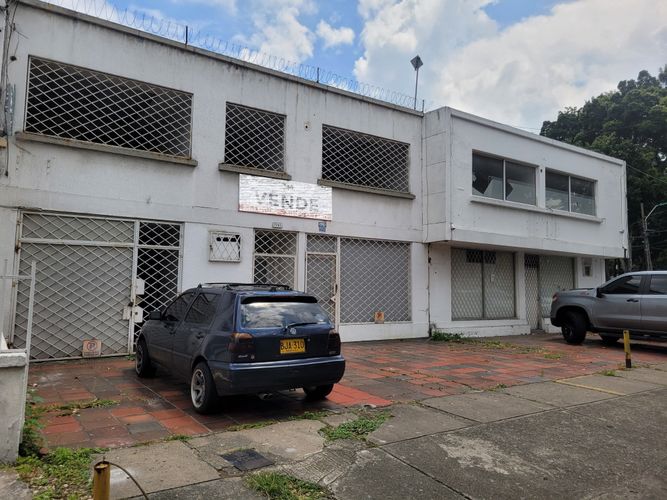 Casa de 15 alcobas en venta en San Vicente, Cali, 983 m² · foto 2 de 12