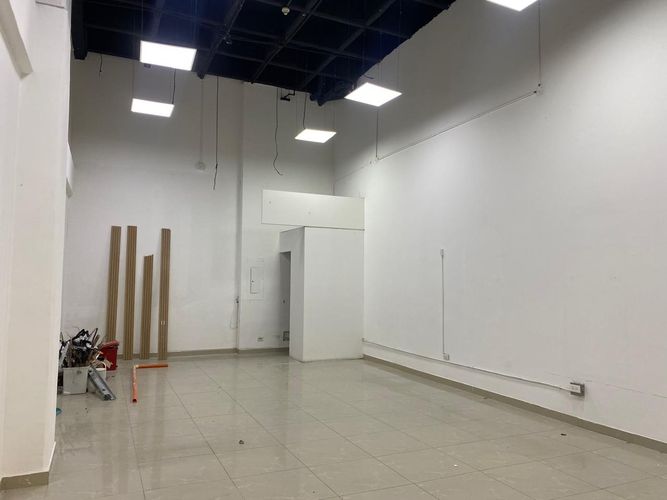 Local en arriendo en El Poblado, Medellín, 57 m² · foto 2 de 5