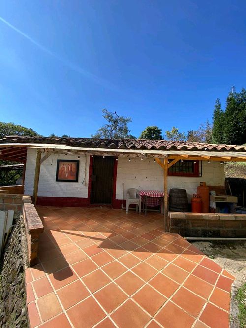 Casa en arriendo en Santa Elena, Medellín, 1700 m² · foto 23 de 24