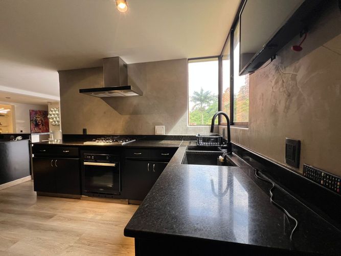 Apartamento de 4 alcobas en arriendo en El Poblado, Medellín, 265 m² · foto 3 de 19