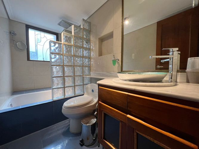 Apartamento de 4 alcobas en arriendo en El Poblado, Medellín, 265 m² · foto 17 de 19