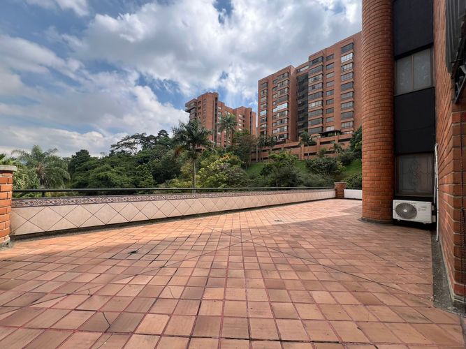 Apartamento de 4 alcobas en arriendo en El Poblado, Medellín, 265 m² · foto 19 de 19