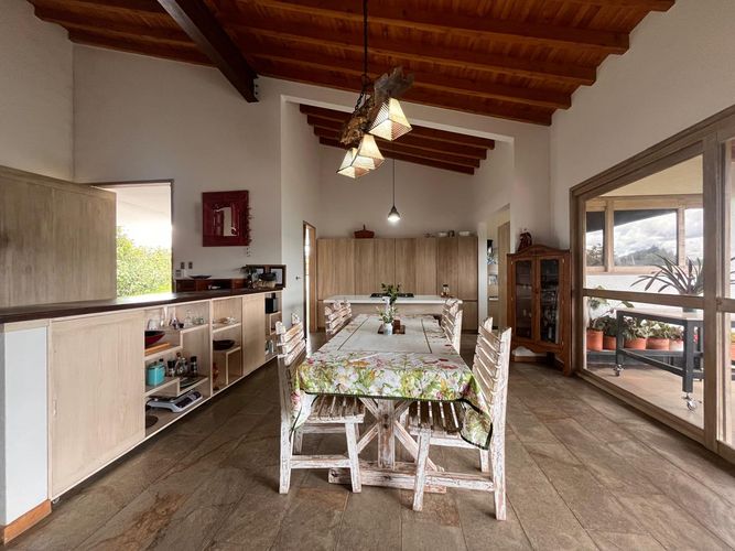 Casa de 3 alcobas en venta en El Retiro, 241 m² · foto 3 de 20