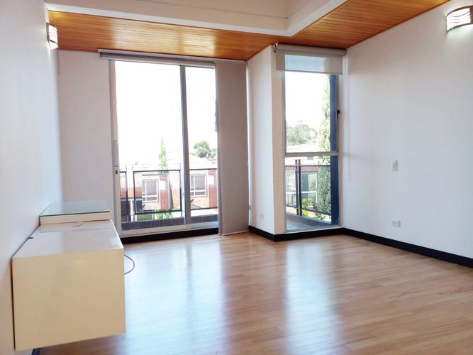 Casa de 3 alcobas en arriendo en Loma El Atravesado, Envigado, 345 m² · foto 8 de 17
