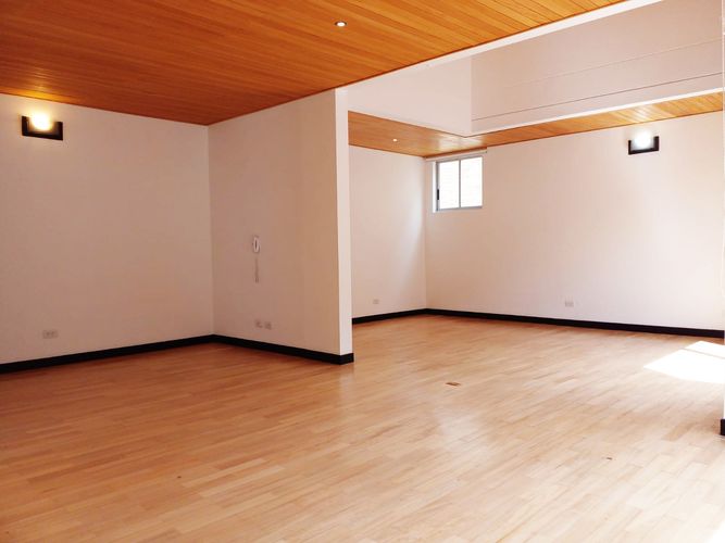 Casa de 3 alcobas en arriendo en Loma El Atravesado, Envigado, 345 m² · foto 9 de 17