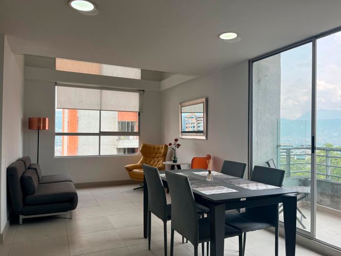 Apartamento de 3 alcobas en arriendo en El Poblado, Medellín, 118 m² · foto 2 de 19