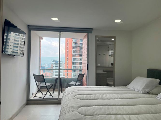 Apartamento de 3 alcobas en arriendo en El Poblado, Medellín, 118 m² · foto 8 de 19