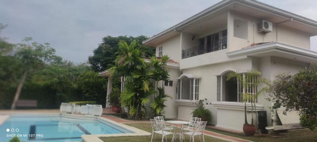 Casa de 4 alcobas en venta en Pance, Cali, 332 m² · foto 1 de 24