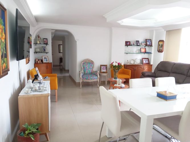 Apartamento de 3 alcobas en venta en El Poblado, Medellín, 100 m² · foto 2 de 16