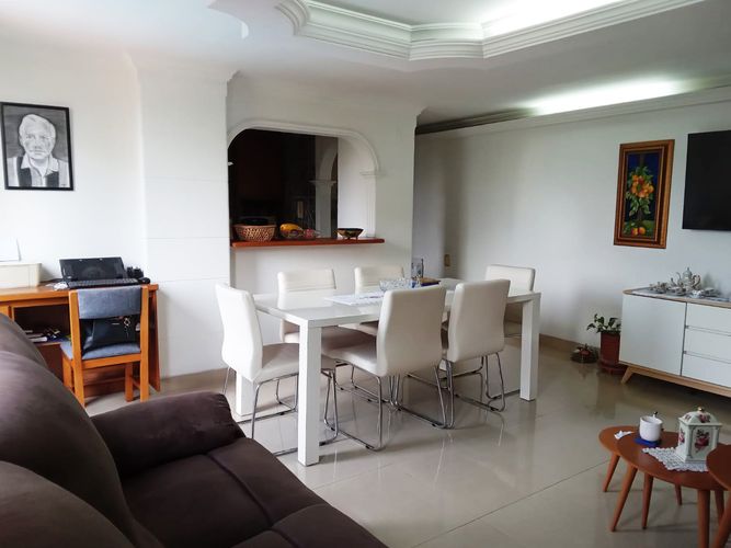 Apartamento de 3 alcobas en venta en El Poblado, Medellín, 100 m² · foto 3 de 16
