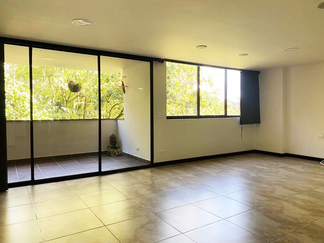 Apartamento de 4 alcobas en arriendo en El Poblado, Medellín, 165 m² · foto 2 de 18