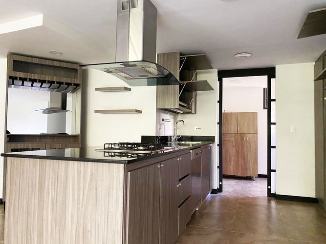 Apartamento de 4 alcobas en arriendo en El Poblado, Medellín, 165 m² · foto 6 de 18