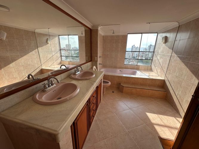 Apartamento de 4 alcobas en venta en Cabecera Del Llano, Bucaramanga, 272 m² · foto 18 de 18
