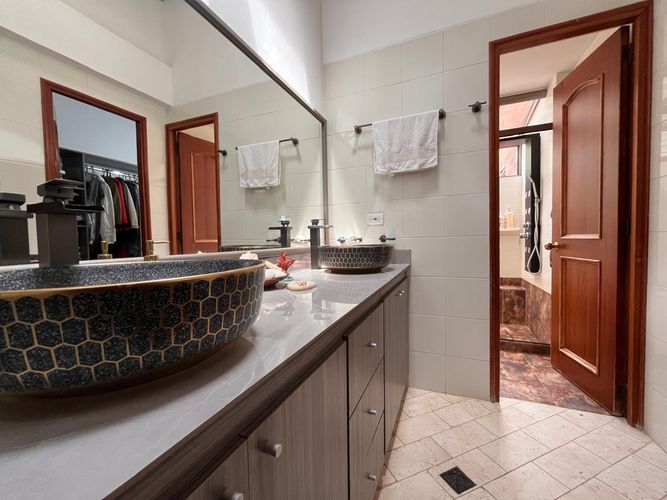 Casa de 5 alcobas en venta en El Poblado, Medellín, 287 m² · foto 18 de 20