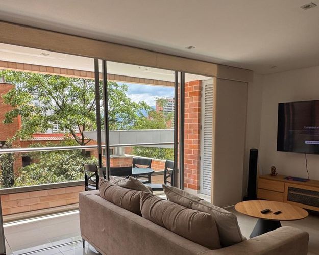 Apartamento en venta en El Poblado, Medellín · foto 2 de 11