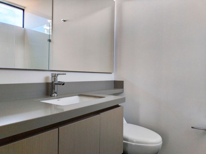 Apartamento de 2 alcobas en arriendo en El Poblado, Medellín, 84 m² · foto 14 de 16