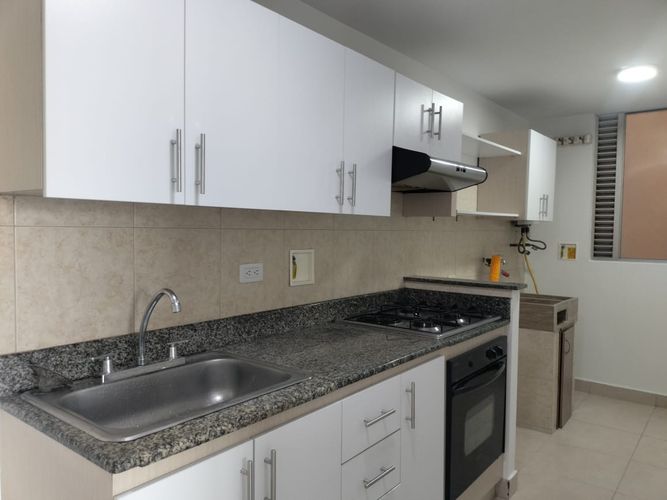 Apartamento de 2 alcobas en arriendo en La Aguacatala, Medellín, 76 m² · foto 4 de 15