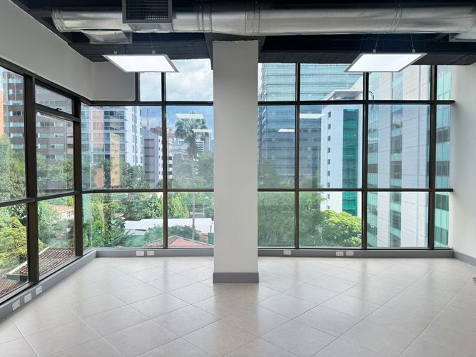 Oficina en arriendo en El Poblado, Medellín, 60 m² · foto 2 de 10