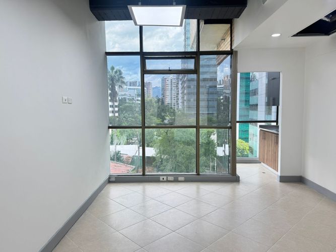 Oficina en arriendo en El Poblado, Medellín, 60 m² · foto 4 de 10