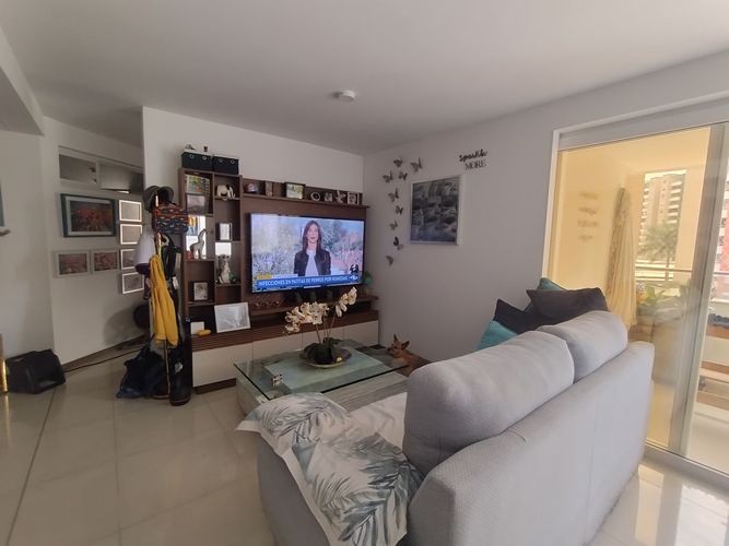 Apartaestudio en venta en La Flora, Cali, 102 m² · foto 2 de 18