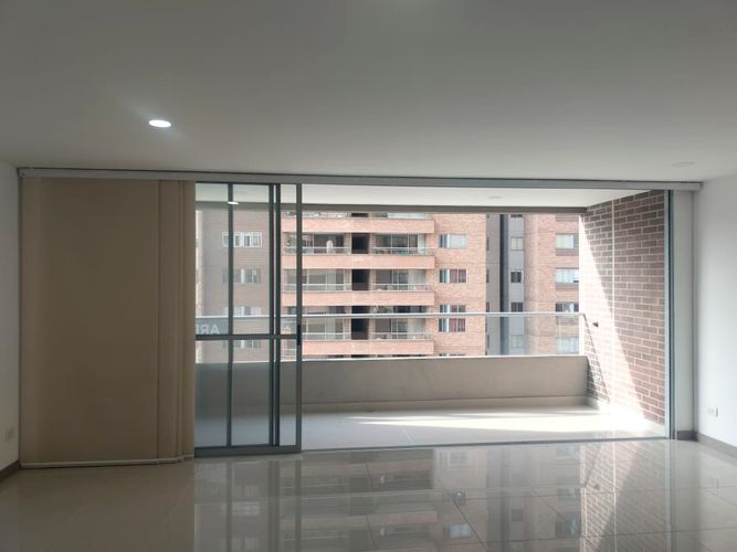 Apartamento de 3 alcobas en arriendo en El Poblado, Medellín, 121 m² · foto 2 de 15