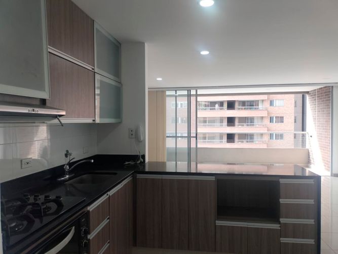 Apartamento de 3 alcobas en arriendo en El Poblado, Medellín, 121 m² · foto 3 de 15