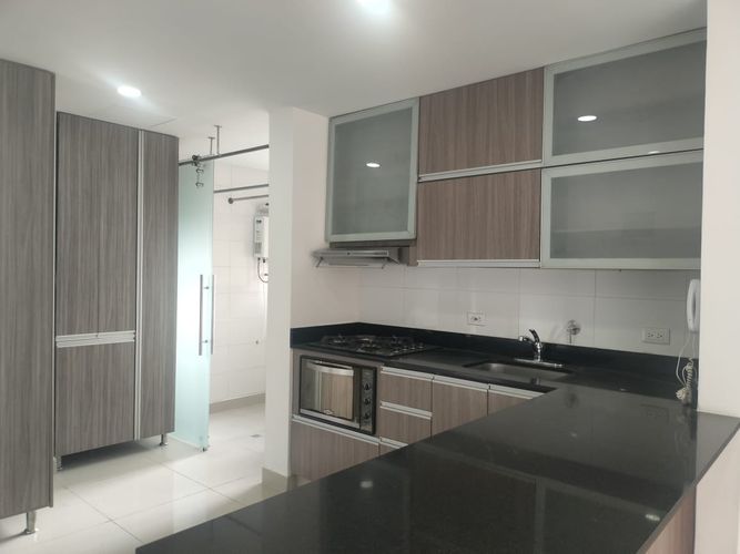 Apartamento de 3 alcobas en arriendo en El Poblado, Medellín, 121 m² · foto 5 de 15