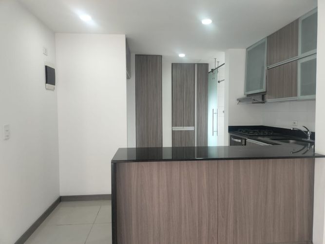 Apartamento de 3 alcobas en arriendo en El Poblado, Medellín, 121 m² · foto 8 de 15