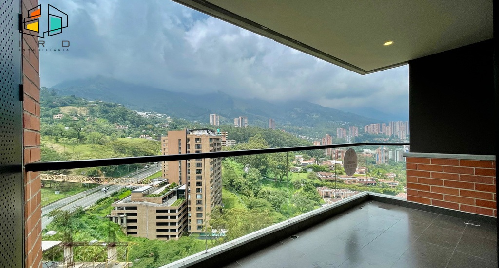 Apartamento en venta en Altos del poblado, Medellín 3
