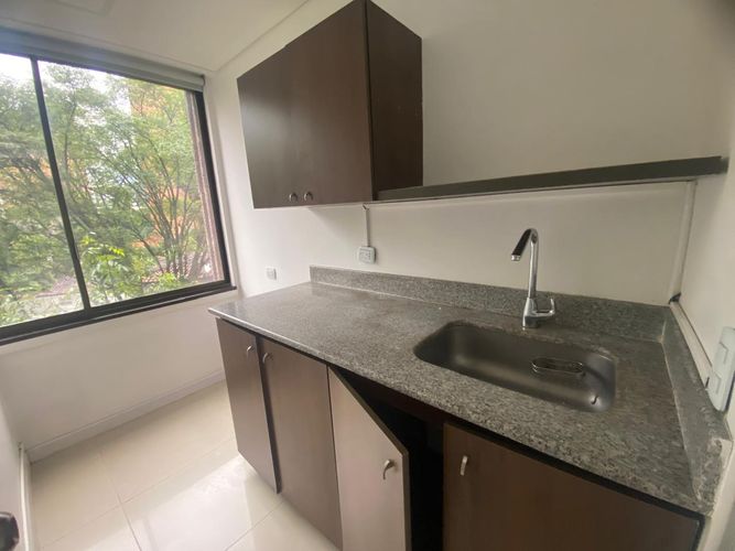 Oficina en arriendo en El Poblado, Medellín, 115 m² · foto 5 de 20
