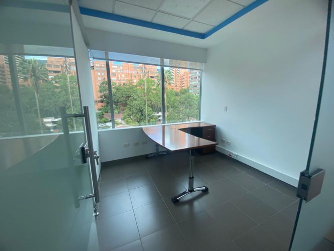 Oficina en arriendo en El Poblado, Medellín, 50 m² · foto 11 de 18