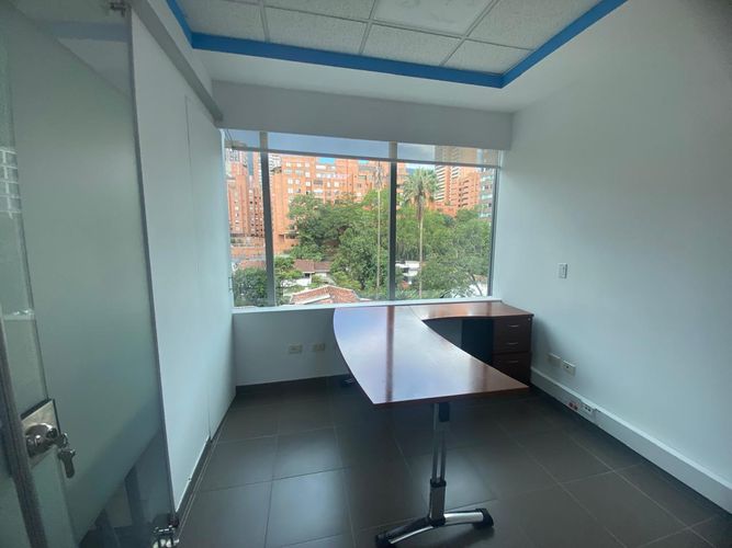 Oficina en arriendo en El Poblado, Medellín, 50 m² · foto 14 de 18