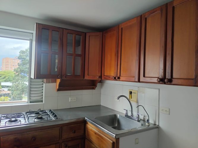 Apartamento de 2 alcobas en arriendo en El Poblado, Medellín, 63 m² · foto 5 de 13